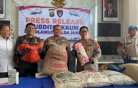 Polisi Gagalkan Pengiriman Belasan Ton Bapok Tanpa Sertifikat di Pesisir Jambi