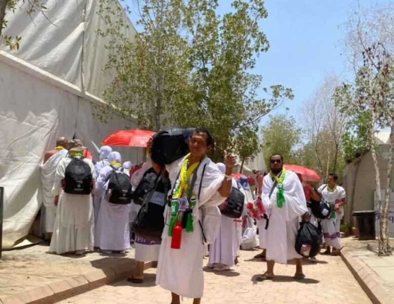 Para Jamaah Haji Indonesia Padati Arafah di Tengah Cuaca Panas Jelang Wukuf