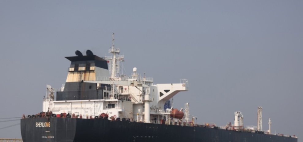 Marah dengan Blokade AS, Iran Tutup Selat Hormuz Tembaki Kapal yang Melintas