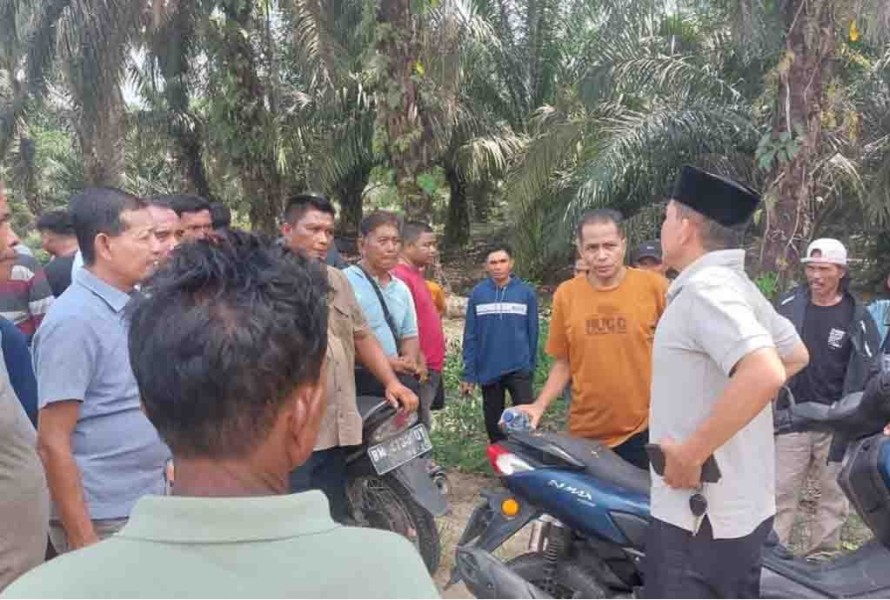 Masyarakat Adat Kampar Duduki Kantor Koperasi, Tuntut 1.446 Hektare Lahan