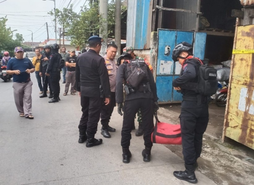 Geger! Warga Porong Sidoarjo Temukan Granat di Gudang Rongsokan