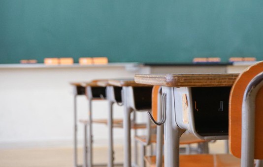 SMK di Jakbar Disegel, Siswa Telantar Tak Bisa Belajar