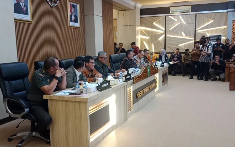 DPR Datangi Gubernur Riau Bahas Pendidikan Dan Relokasi TN Tesso Nillo