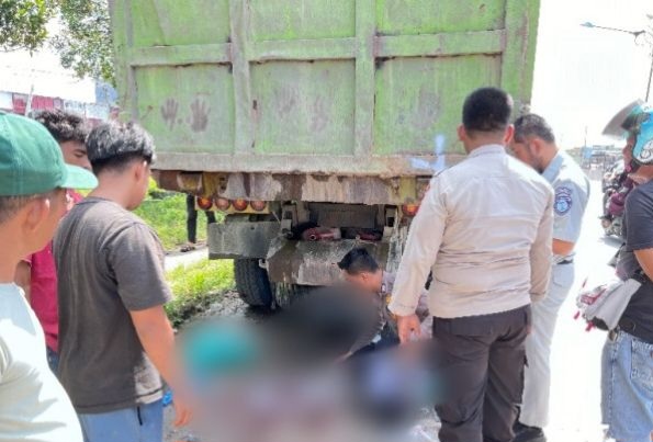 Pemotor Tewas Tabrak Truk Parkir di Rimbo Panjang Kampar