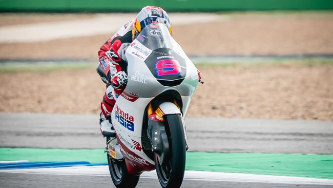 Veda Ega Pamer Trik Mendebarkan di Latihan Jelang Moto3 Spanyol