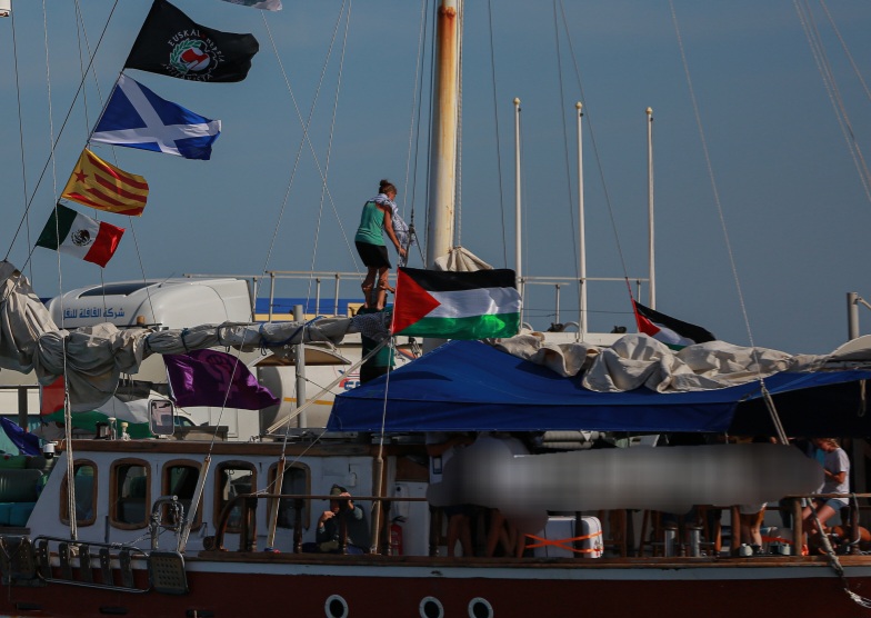 Kapal Perang Israel Kepung Global Sumud Flotilla