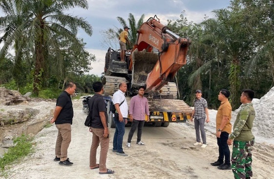 Polisi dan TNI Gerebek Tambang Ilegal di Kampar, Dua Pekerja Diamankan