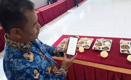 Guru SMAN 2 Karanganyar Ciptakan Aplikasi Deteksi Keamanan Menu MBG
