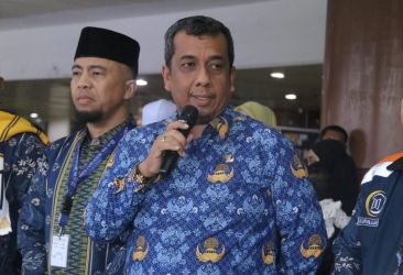 Pj Walikota Pekanbaru Minta Satpol PP Tertibkan Tiang Reklame tak Berizin