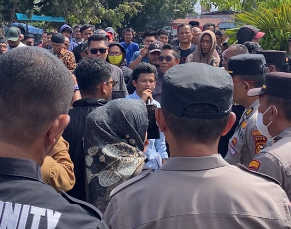 Ratusan Massa Kembali Demo PTUN Pekanbaru, Minta KPK Periksa Ketua Pengadilan