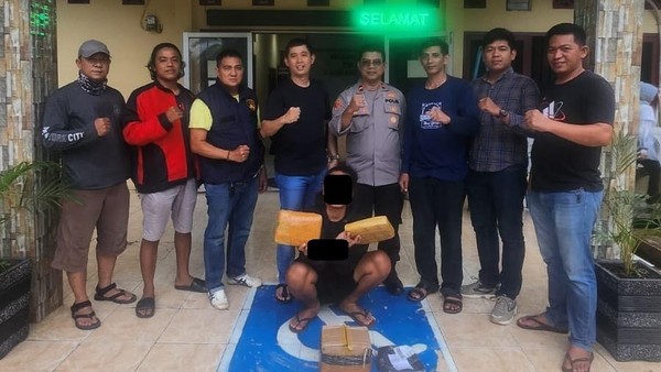 Pria di Muara Enim Diringkus saat Ambil Paket Ganja Kering 1,8 Kilogram