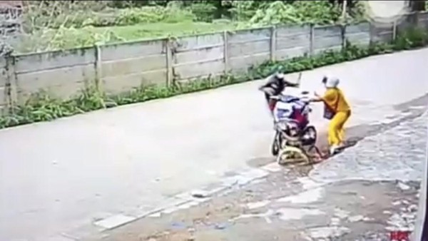 Cerita IRT di Palembang Dibacok Pelaku Begal Saat Hendak ke Pasar-Motor Raib