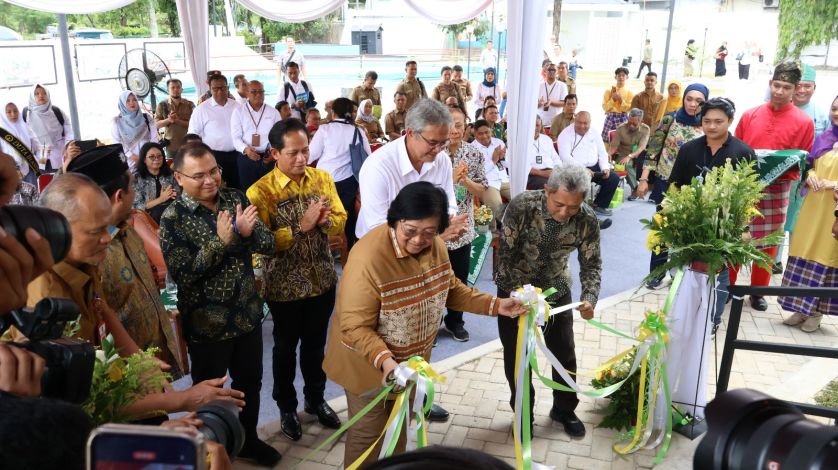 Menteri LHK Siti Nurbaya Bakar Resmikan Ekoriparian UMRI dan Unilak