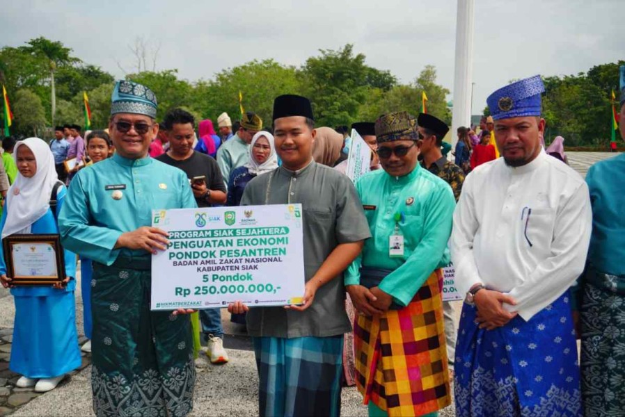 Baznas Salurkan Bantuan kepada 717 Mustahik Dalam Rangka Peringati Milad ke-25 Siak