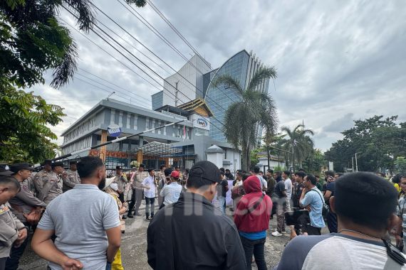 Massa Minta BPKP Riau Percepat Penghitungan Kerugian Negara Kasus SPPD Fiktif