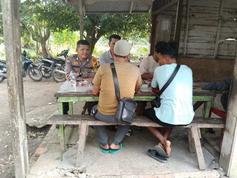 Silaturahmi Kamtibmas Door to Door Sistem, Bhabinkamtibmas Polsek Kandis Sampaikan Imbauan Kamtibmas