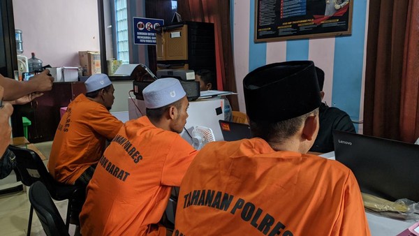 Pimpinan Ponpes hingga Ustaz Cabuli 4 Santriwati, Modus Minta Jaga Nenek