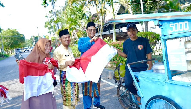 Bupati Instruksikan Perangkat Daerah Lakukan Gerakan Pembagian Bendera Merah Putih