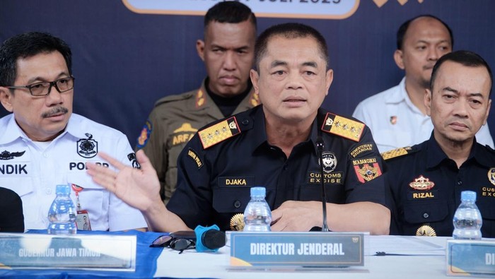 Lagi! Bea Cukai-Lantamal XII Bongkar Penyelundupan Pakaian Bekas di Kalbar
