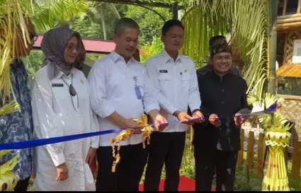 Pandeglang Ekspor Perdana 5.000 Ekor Ikan Mas Sinyonya ke Vietnam