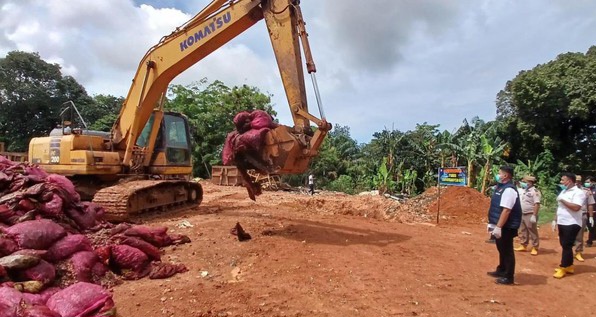Polisi Musnahkan 27 Ton Bawang Merah di Batam, Akan Diselundupkan ke Tembilahan