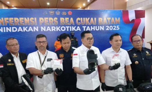 Kedapatan Bawa Sabu dalam Sandal, Pria Asal Madura Ditangkap di Bandara Batam