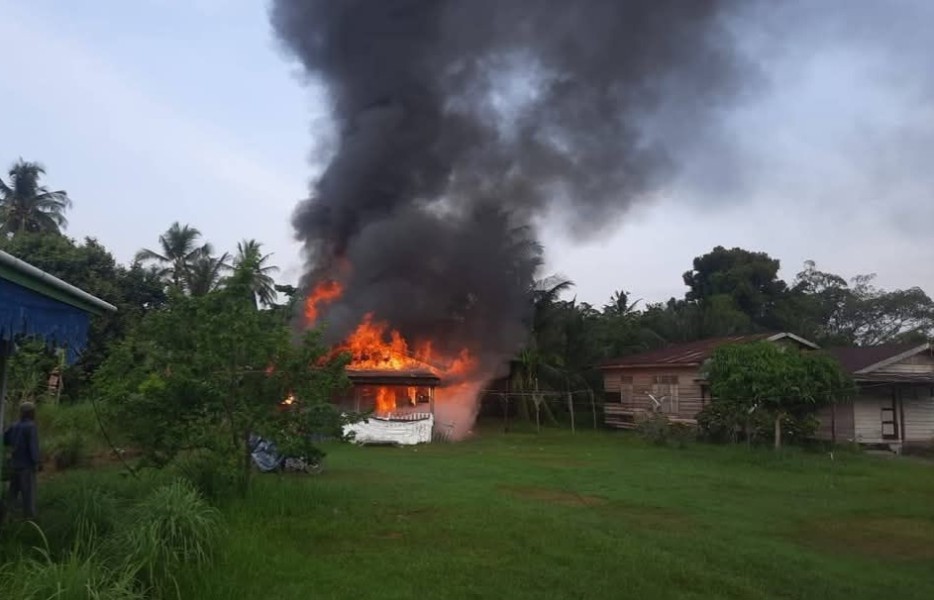 Satu Unit Rumah Warga di Selatpanjang Ludes Terbakar