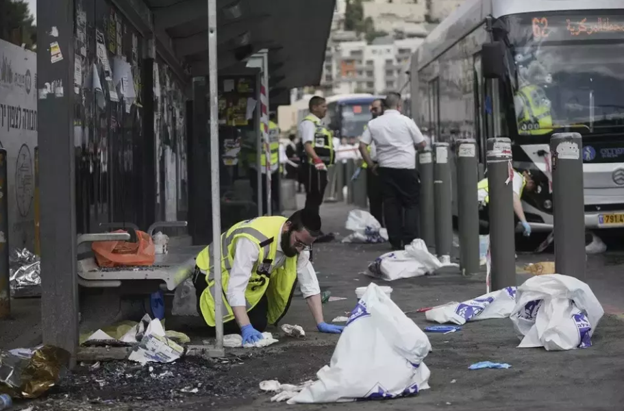 2 Pria Palestina Serang Halte Bus di Yerusalem, 6 Orang Tewas