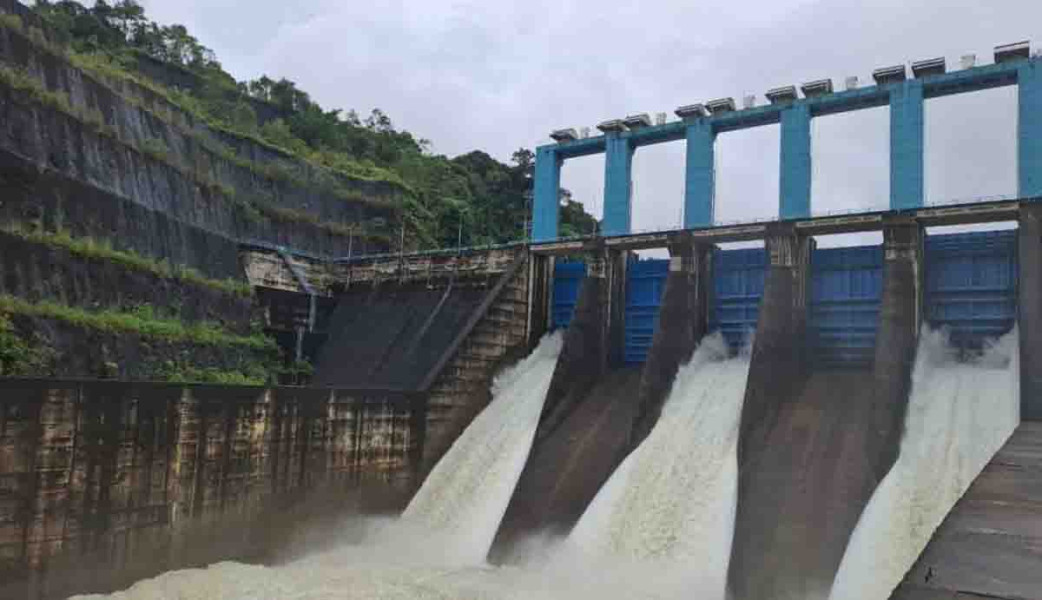 Lima Pintu Pelimpahan Waduk PLTA Koto Panjang Dibuka 1,7 Meter, Warga Diminta Waspada