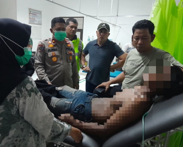 Putus Cinta, Bikin Seorang ape muda Ukungbatu, Rohul Coba Bunuh Diri dengan Panjat Tower Telkomsel