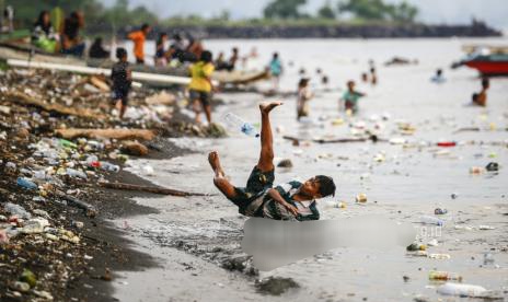 Pemerintah Didesak Lebih Ambisius Atasi Sampah Plastik