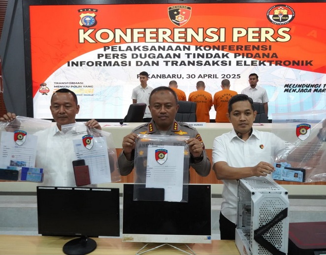 Pemalsu Dokumen Kependudukan dengan Blangko Asli Dibekuk Polda Riau