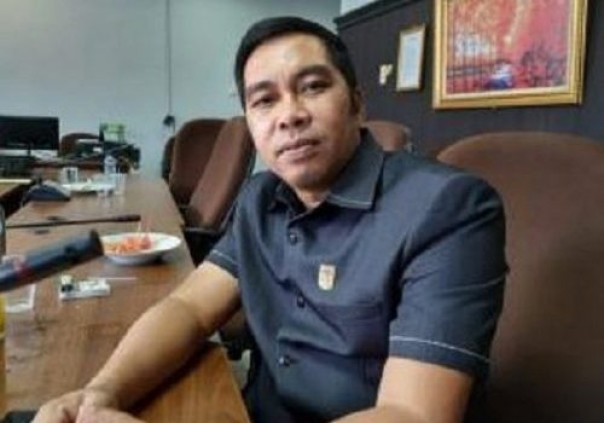 Limbah Minyak Pedagang di Jalan Cut Nyak Dien Pekanbaru Dinilai Ancam Keselamatan