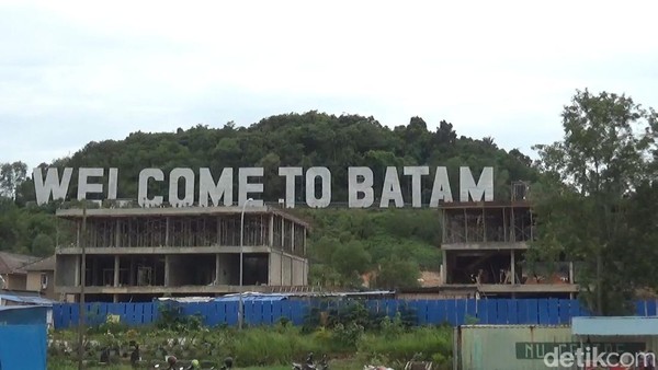Wisatawan Keluhkan Ikon Welcome To Batam Tertutup Pembangunan Gedung