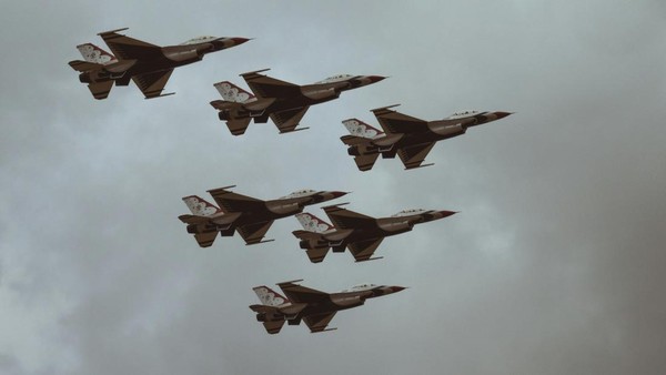 Iran Kembali Tembak Pesawat AS, Kini C-130 dan 2 Heli Black Hawk