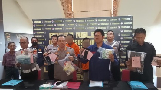 Dua Pria Asal Riau Ditangkap Usai Bawa 2 Kg Sabu-2.472 Ekstasi ke Palembang